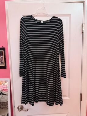 Old Navy Black & White Striped Long-Sleeve Swing Dress